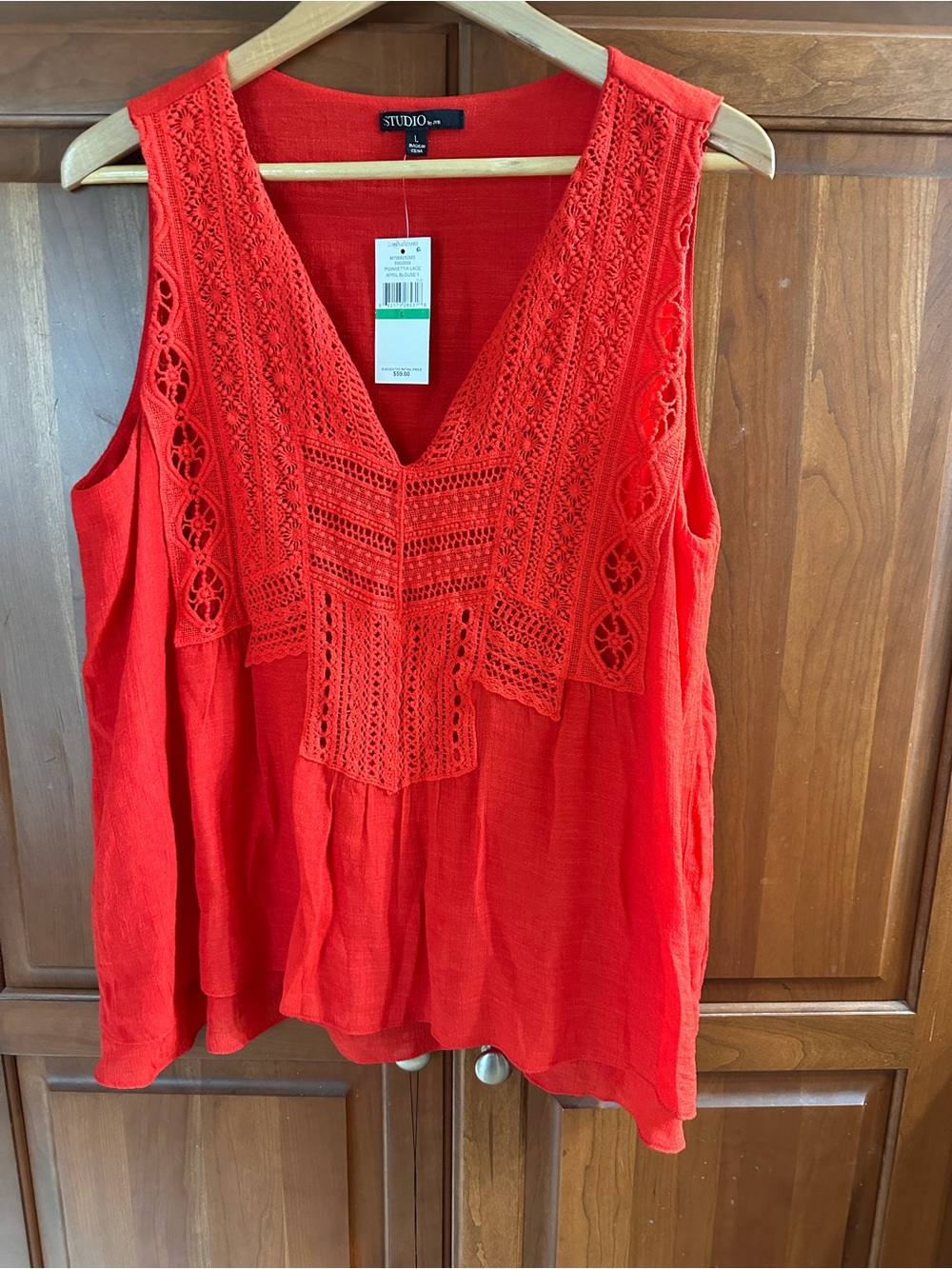 Studio M Bright Red Crochet V-Neck Sleeveless pullover top